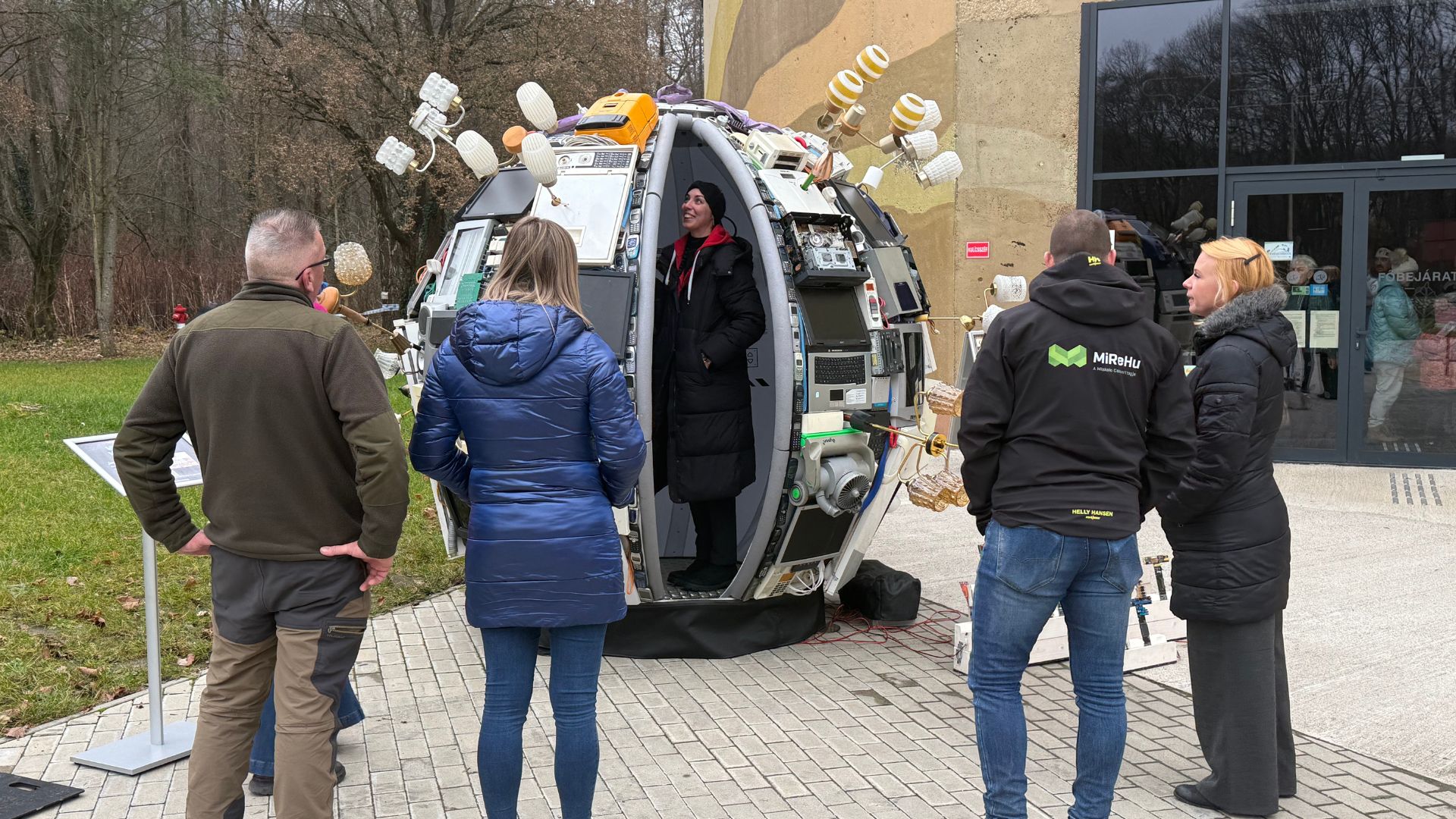 PlanetWEEE – MiReHu Nonprofit Kft. szemléletformáló installációja_Szeleta szülinap.jpg